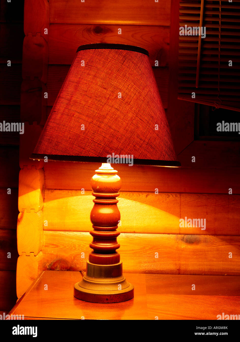 Lampe im Cottage Stockfoto