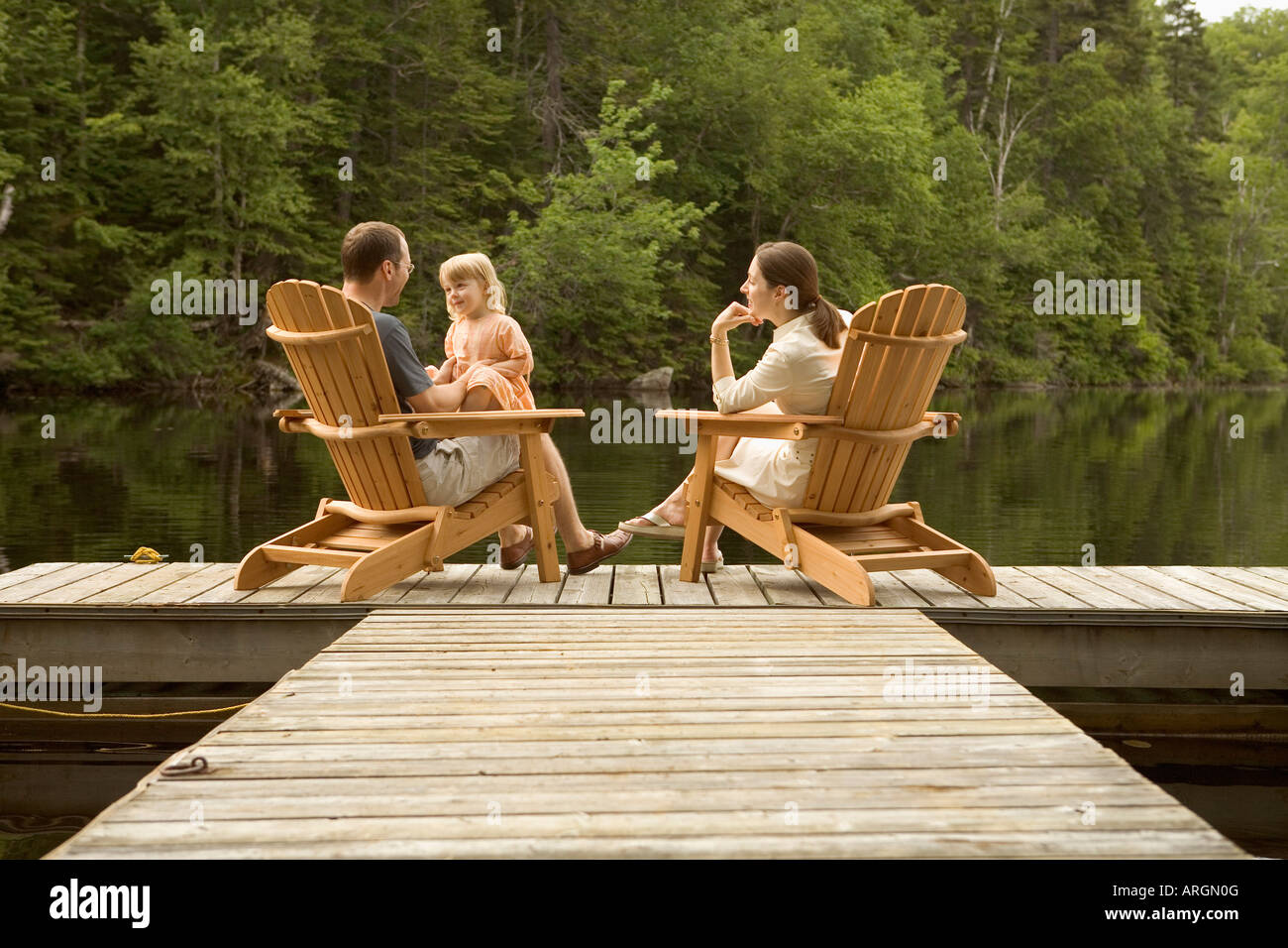 Familie am Dock Stockfoto