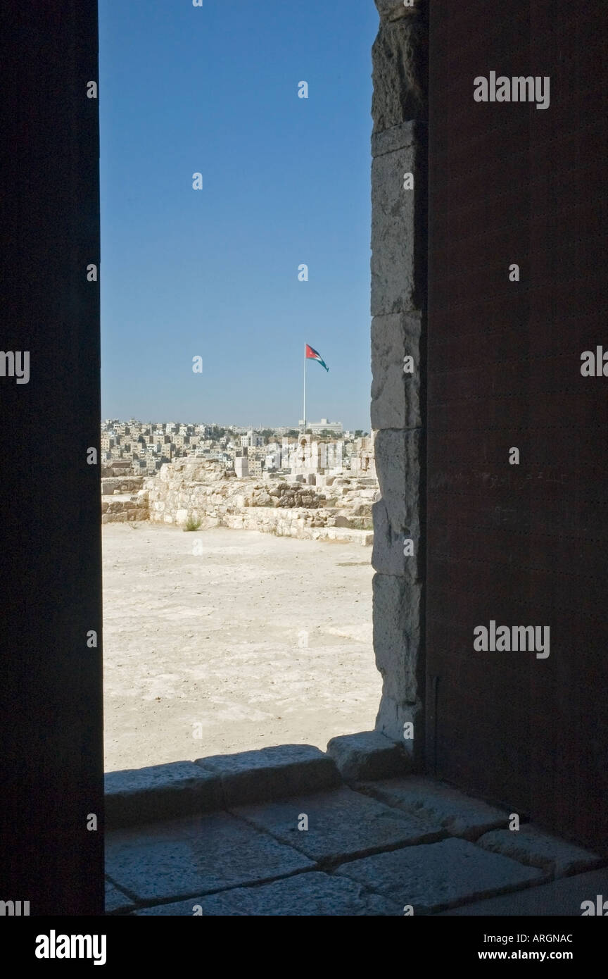 Riesige Fahne und allgemeine Gehäuse beherbergt von Citadel, Amman, Haschemitischen Königreich Jordanien Nahost. DSC 5402 Stockfoto