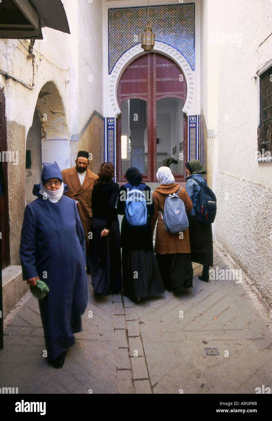 Bunte Tür der Moschee Tetouan Medina Altstadt Tetuan Tanger-Tétouan nordwestlichen Marokko Maghreb Marokko in Nordafrika Stockfoto