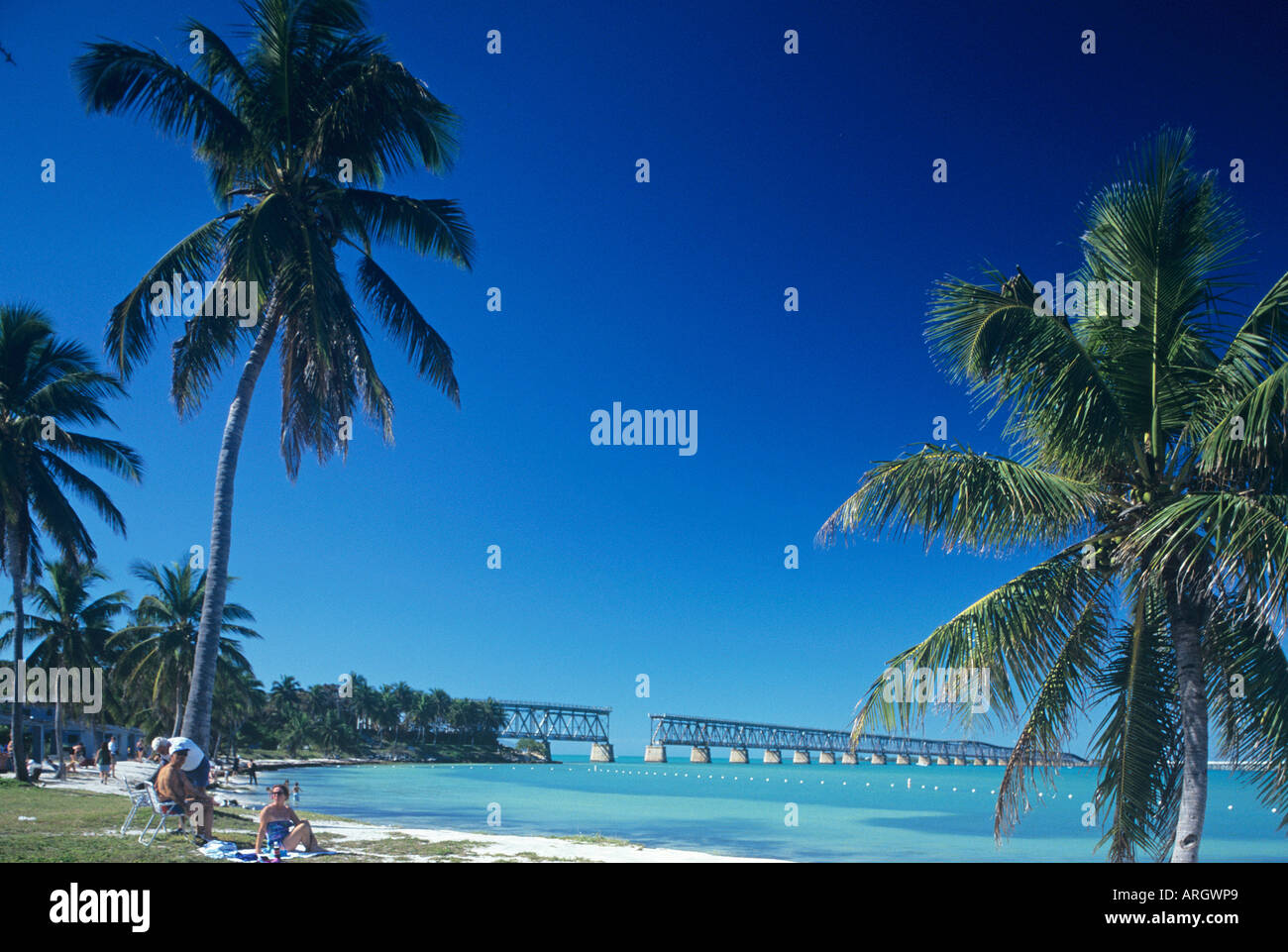 Palmengesäumten Stränden waschen Sie beide Seiten des overseas Highway an der Bahia Honda State Recreation Area auf den unteren Tasten Stockfoto