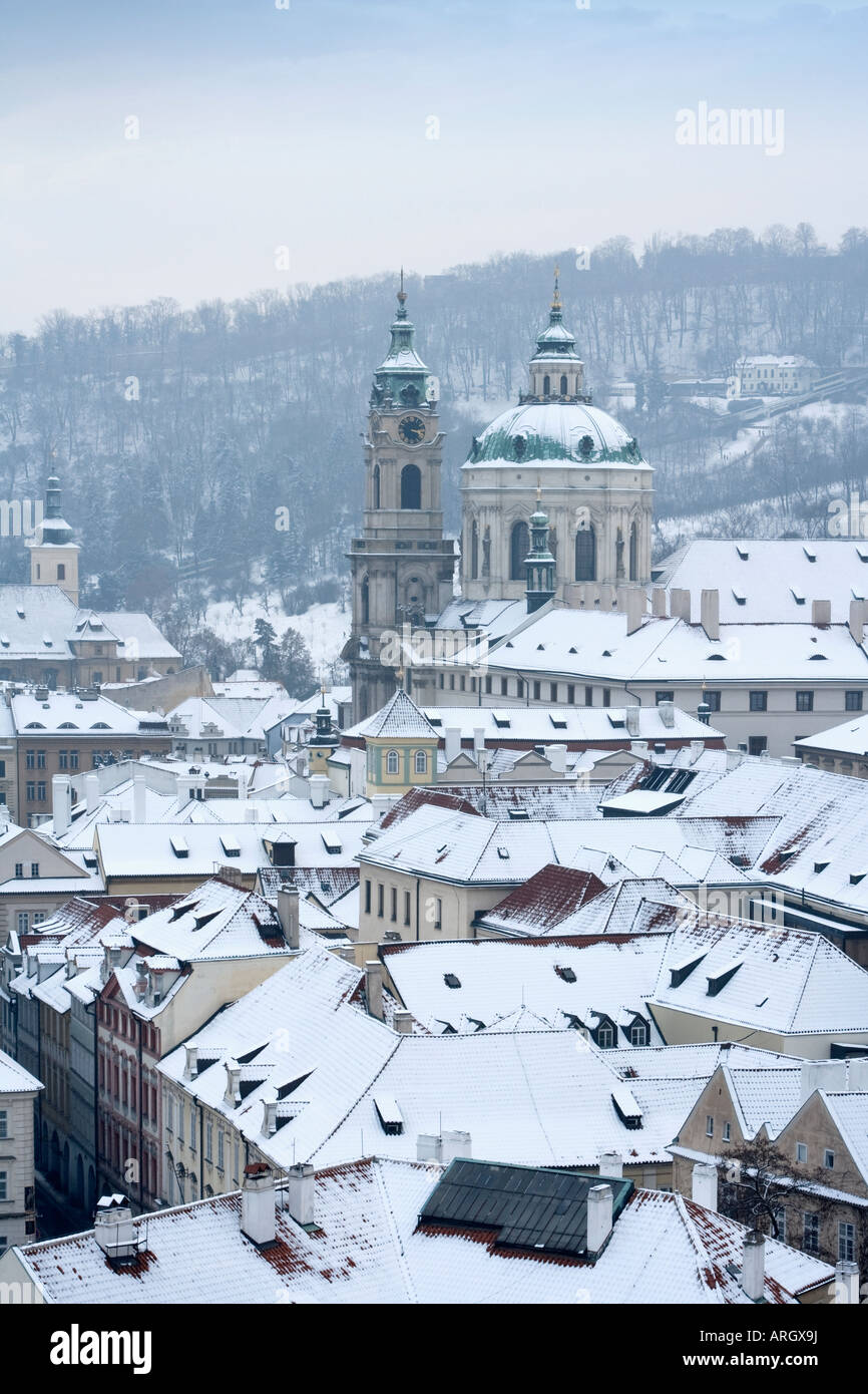 TSCHECHISCHE REPUBLIK-PRAG-DÄCHER DER KLEINSEITE IM WINTER Stockfoto