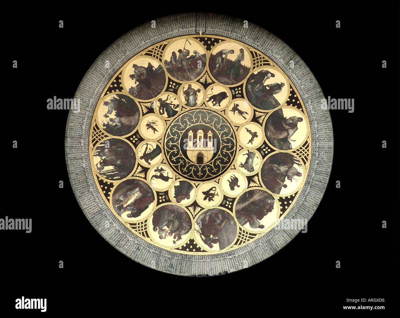 Detail der berühmten astronomischen Uhr Ring in Prag, Tschechien.  Ausschnitt auf schwarzem Hintergrund Stockfoto