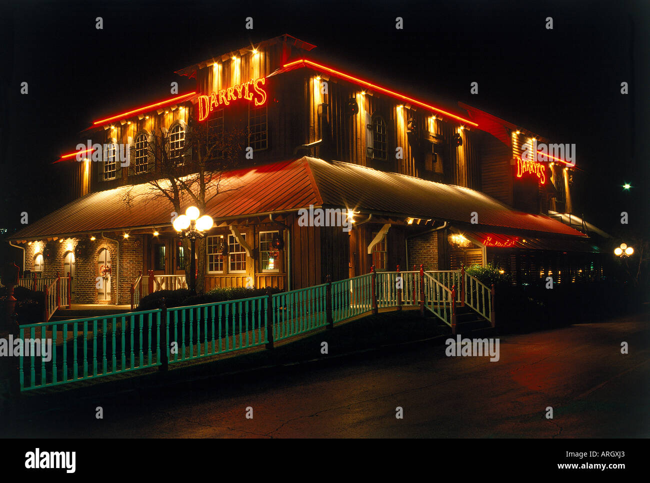 Leuchtet in der Nacht bietet eine American Diner Darryl s einen südlichen Stil-Menü in seltsame und wunderbare Dekor am International Drive Orlando Stockfoto