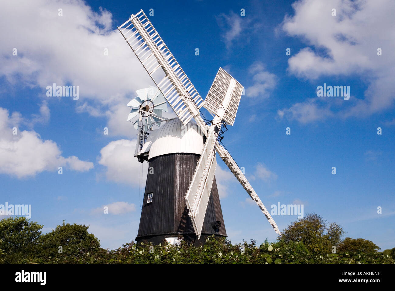 Restaurierte funktionierende Windmühle im Dorf Pakenham in Suffolk East Anglia England UK United Kingdom GB Großbritannien britische Inseln Stockfoto