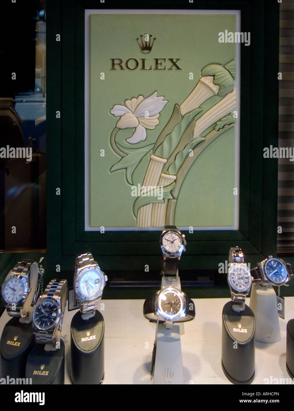 Rolex-Uhren in einem Schmuck-Schaufenster Stockfotografie - Alamy