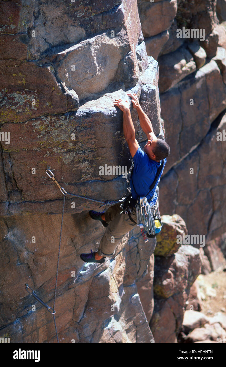 Mann-Klettern in der Nähe von Golden Colorado Stockfoto