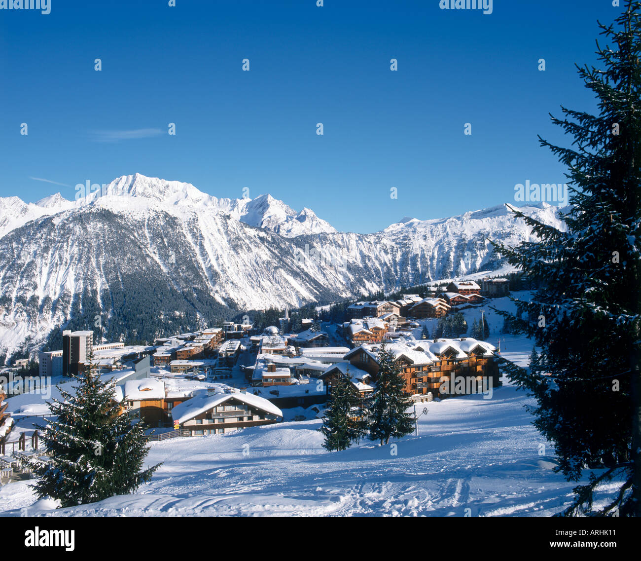 Blick über das Zentrum des Ferienortes, Courchevel 1850, drei Täler, Savoie, Alpen, Frankreich Stockfoto