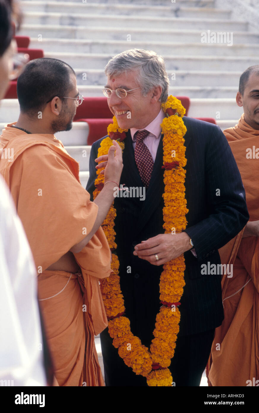 Jack Straw MP Besuche Shri Swaminarayan Mandir-Tempel und Haveliin Neasden, Nord-West-London Stockfoto