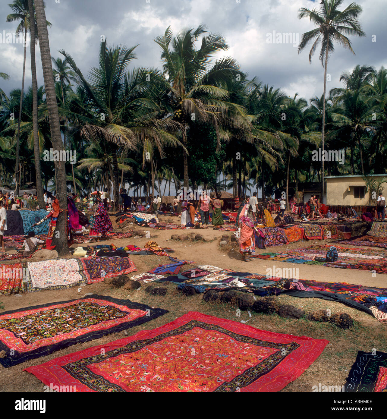 Flohmarkt im Jahr 1992 vor zu einer Masse Touristenattraktion Anjuna Strand, Nord-Goa, Goa, Indien Stockfoto