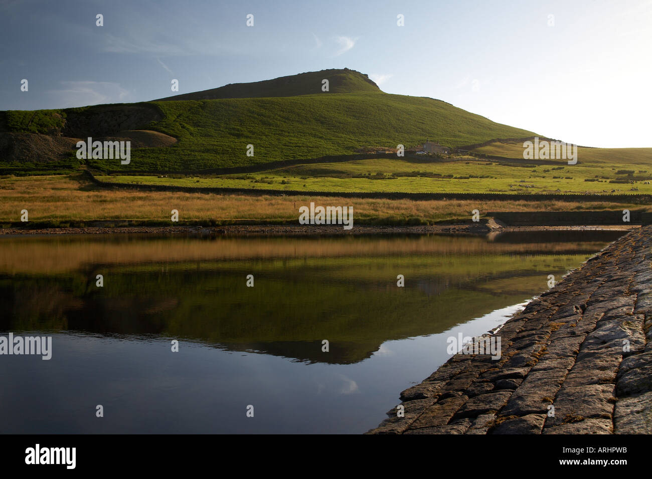 Embsay Crag Reservoir Embsay Yorkshire Dales National Park Stockfoto