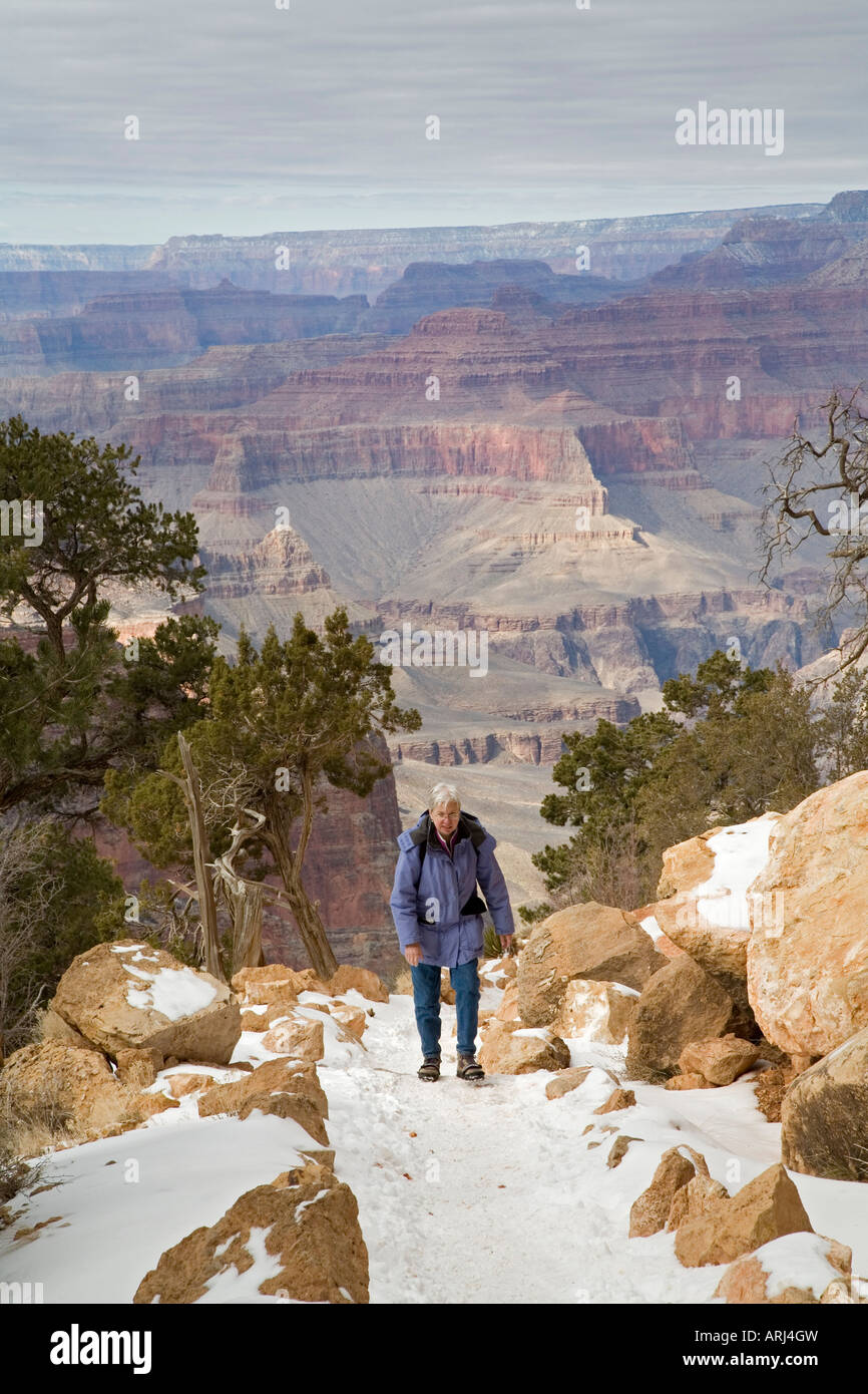 Wanderer auf dem South Kaibab Trail in den Grand Canyon im Winter Stockfoto