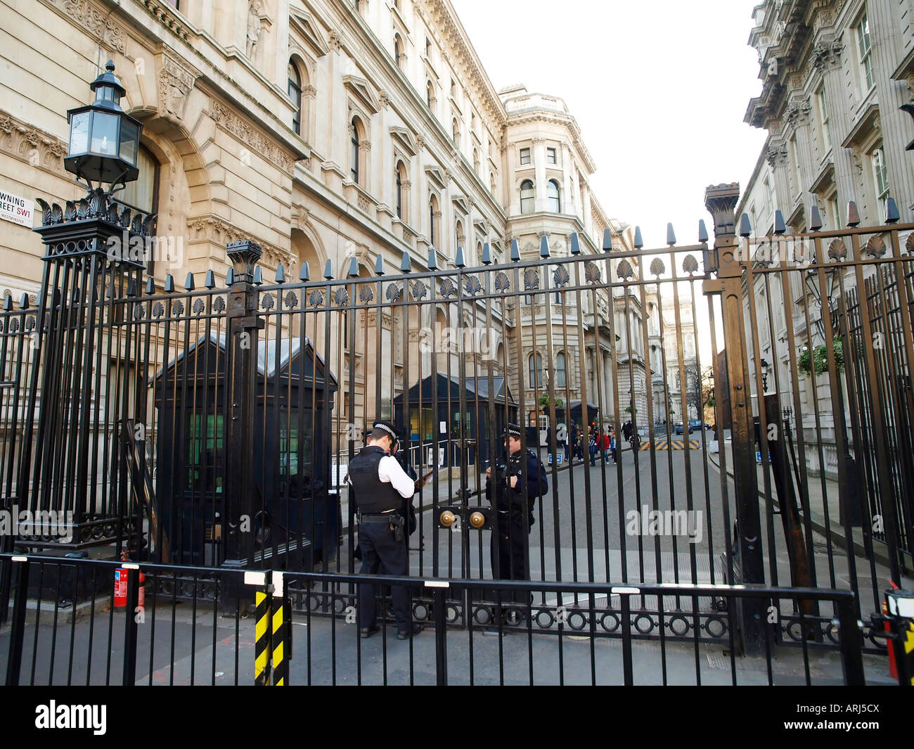 Geländer in der Downing Street erstmals errichtet, während die Kopfsteuer Proteste und die unpopuläre Premiership von Margret Thatcher Stockfoto