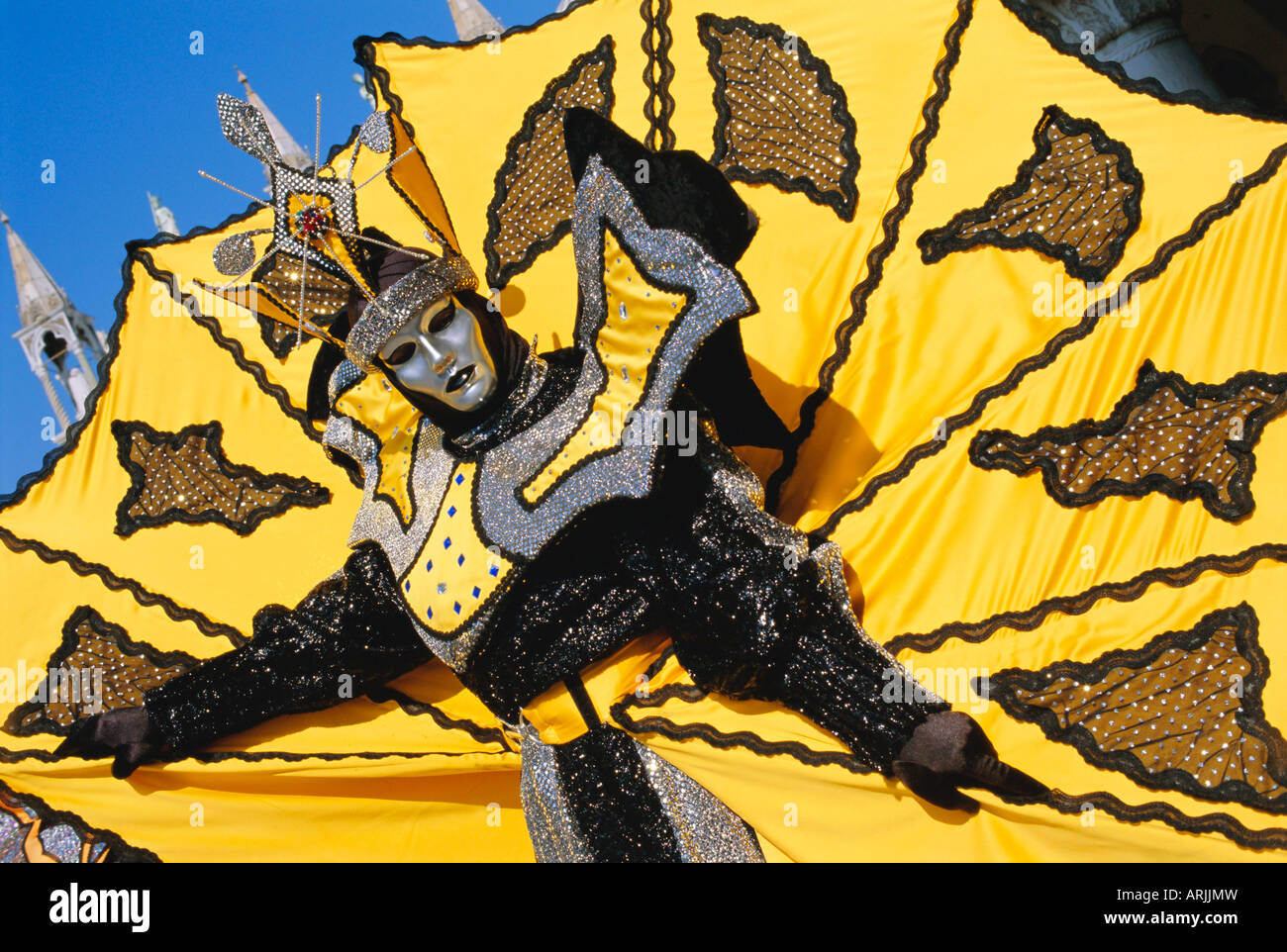 Tragende Person maskiert Karneval Kostüm, Karneval in Venedig, Venedig, Veneto, Italien Stockfoto