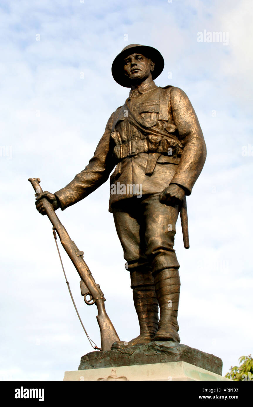 Statue eines britischen Soldaten des 1. Weltkrieges, Winchester, England UK Stockfoto