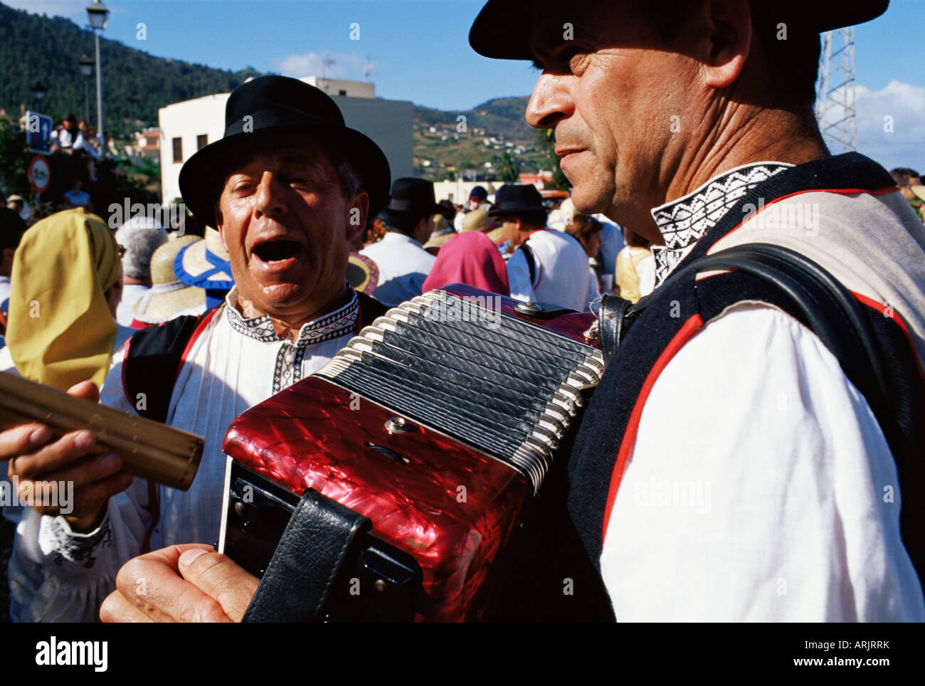 Menschen singen während einer Fiesta, Santa Cruz De La Palma, La Palma, Kanarische Inseln, Spanien Stockfoto