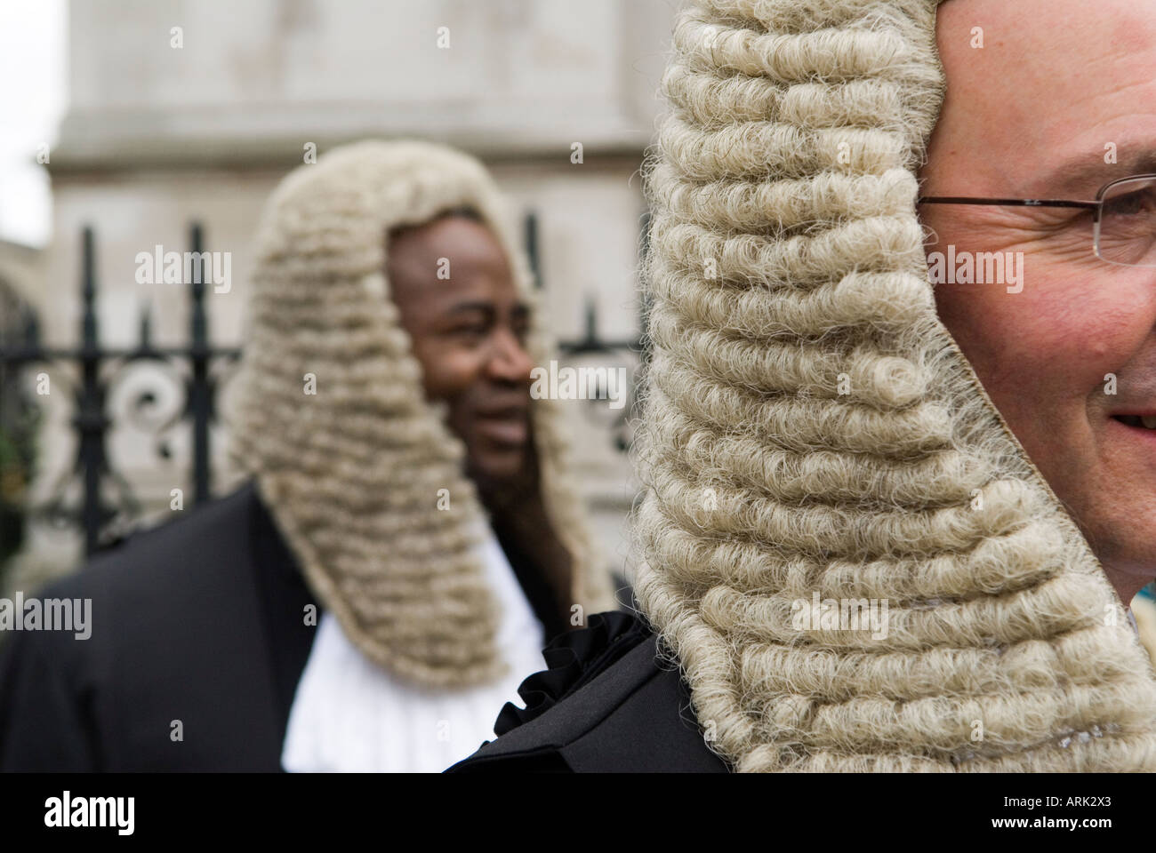 Black British District Court Richter in Perücke und Kleid beim Lord Chancellors Breakfast, für den Beginn des neuen Rechtsjahres. London England HOMER SYKES Stockfoto
