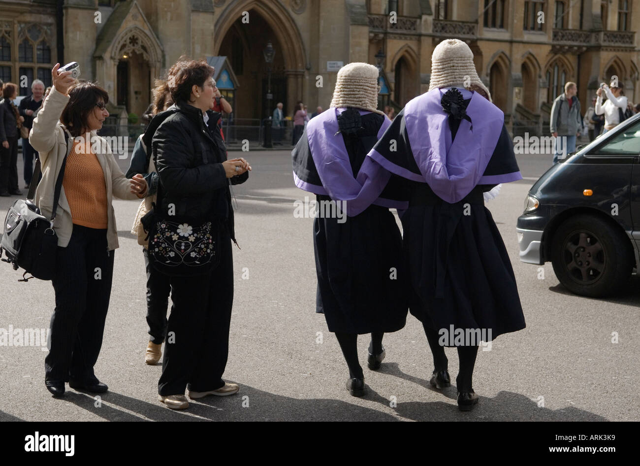 Britisches Rechtssystem im Schritt. Die Richter gehen nach dem Lordkanzlerfrühstück weg, dem Beginn des neuen juristischen Jahres. London Großbritannien Stockfoto