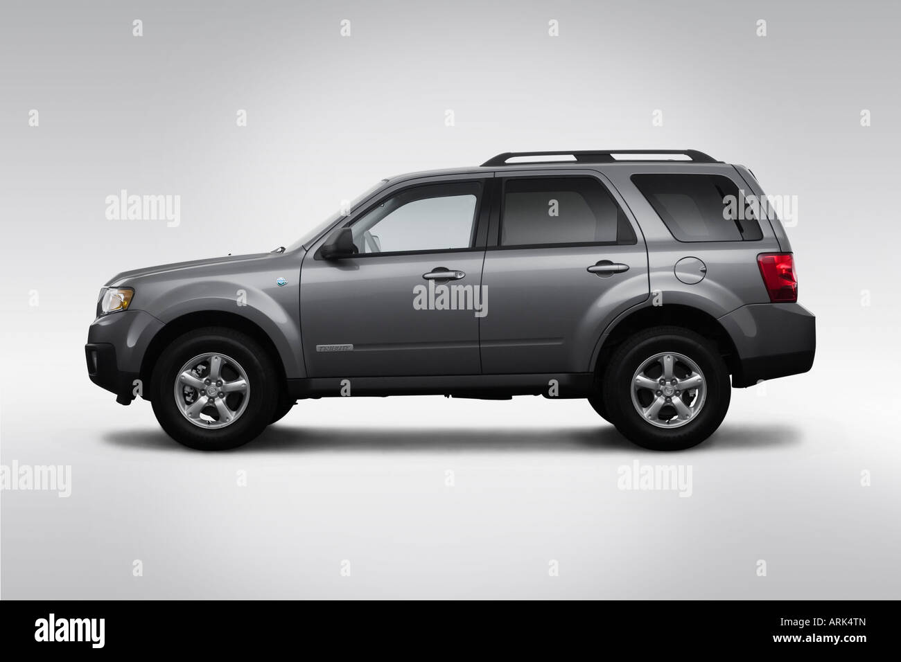 2008 Mazda Tribute Hybrid in grau - Treiber Seitenprofil Stockfoto