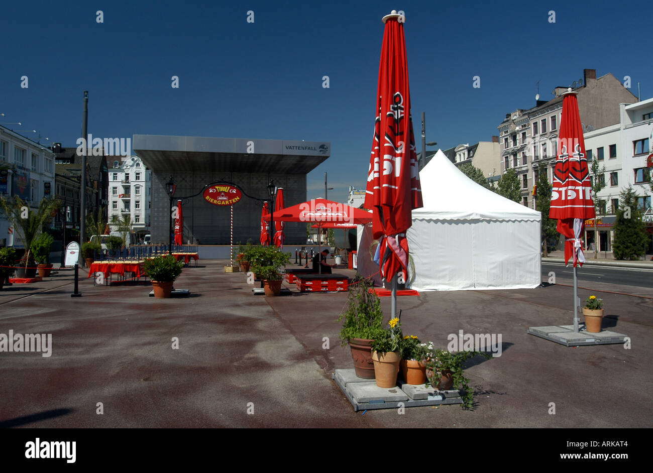 Die neu gestaltete "Spielbudenplatz" auf der Reeperbahn im Viertel St. Pauli. Befinden sich zwei Open-Air-Bühnen und Gastronomie Stockfoto