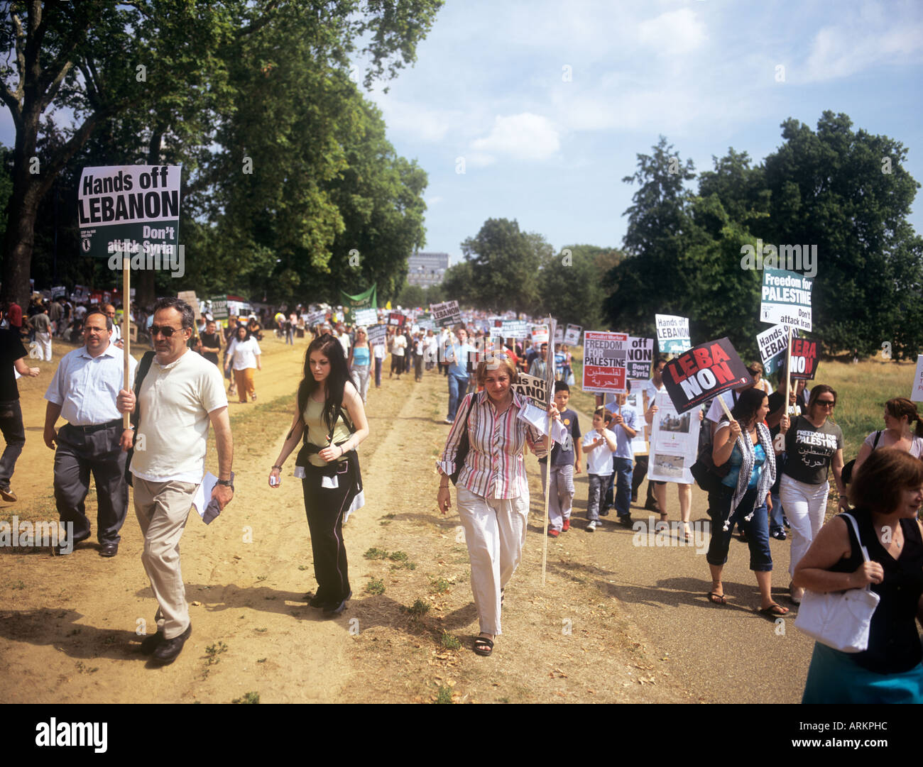Demonstranten auf einer Demonstration gegen Israels Angriff auf den Libanon.  5. August 2006 London. Stockfoto