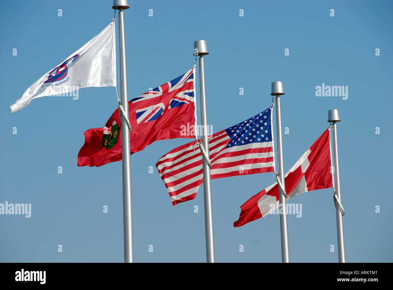 Flaggen der Vereinigten Staaten Kanada British Commonwealth der Ontario Kanada und Chippewa Indianerstamm Stockfoto