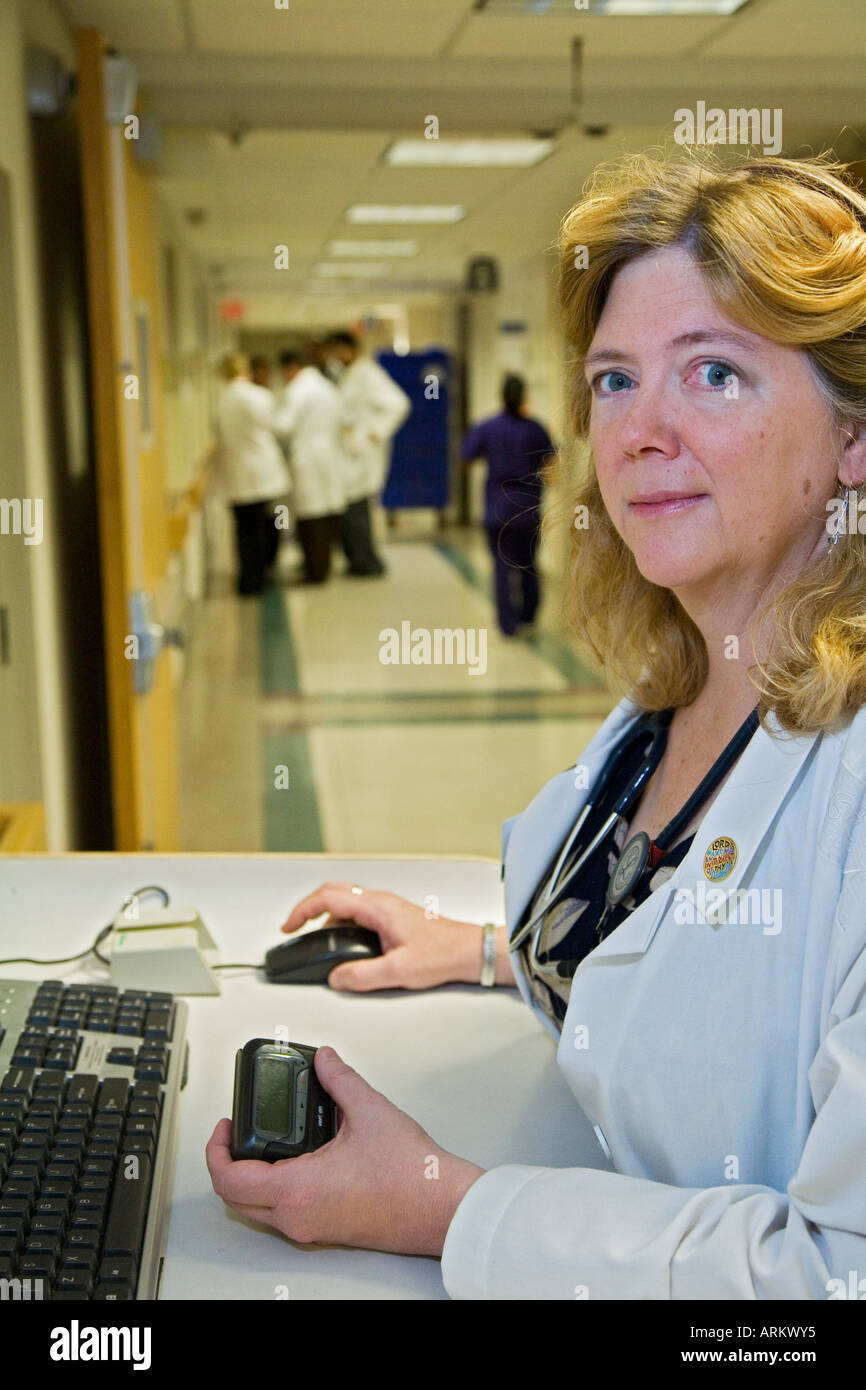 Krankenschwester im Krankenhaus Stockfoto