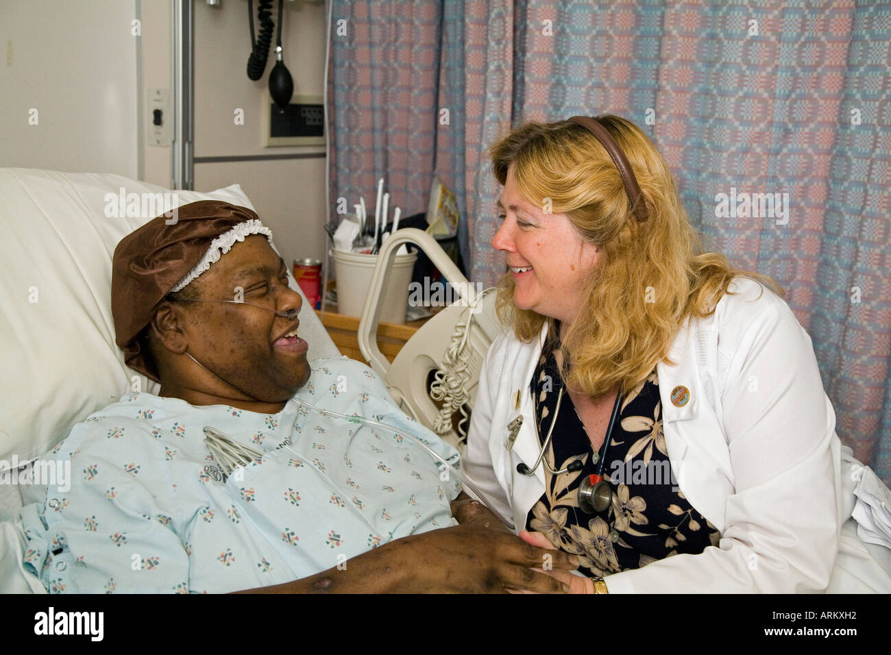 Krankenschwester mit Patienten in End of Life Care-Programm Stockfoto