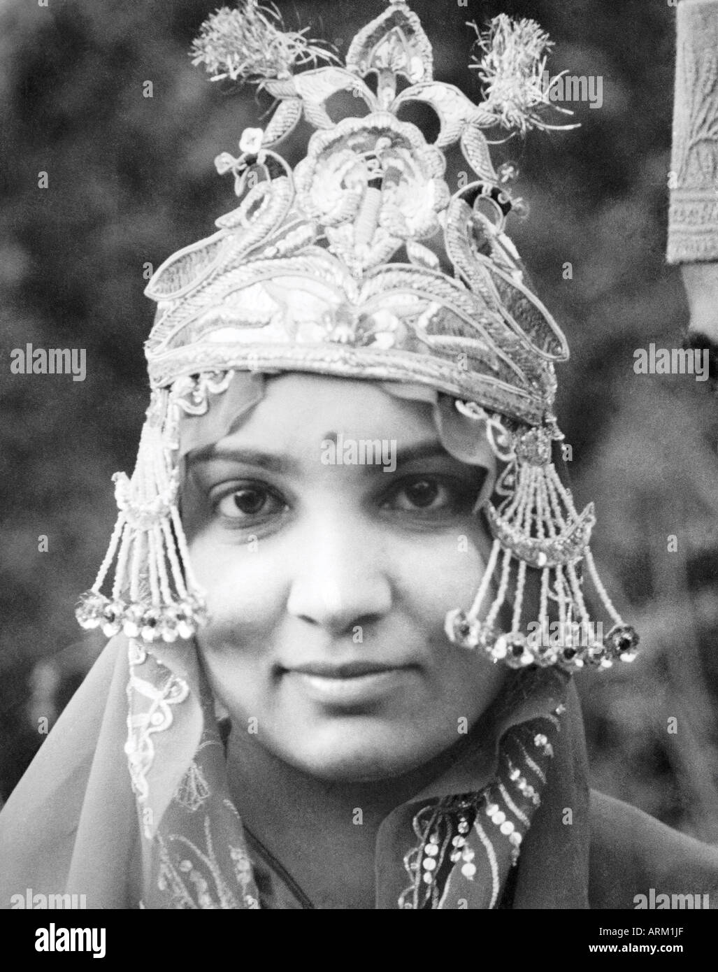 VRB101403 indische Frau in Indien 1940 s Brautkleid Stockfoto