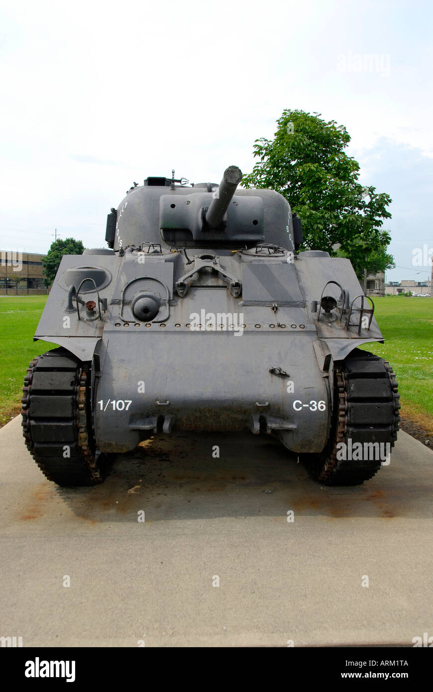 Mark I Sherman Weltkrieg zwei Militär Armee Tank befindet sich auf dem Gelände der Veterans Memorial Hospital in Sandusky Ohio OH Stockfoto