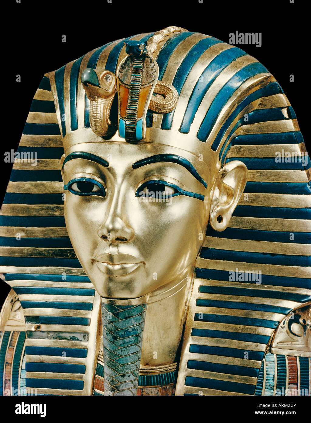 Tutanchamuns Totenmaske aus massivem Gold, verziert mit Schmucksteinen, aus dem Grab des Pharaos Tutanchamun Stockfoto