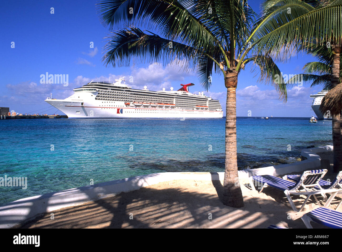 Karneval Kreuzfahrtschiff im Hafen von Cozumel in Mexiko auf der Halbinsel Yucatan Stockfoto