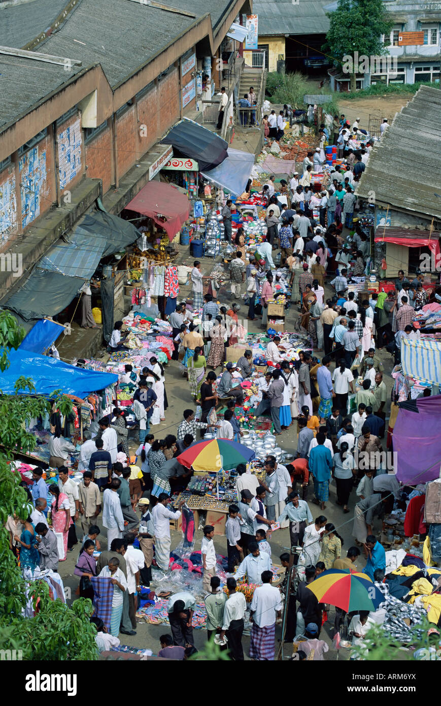 Menschen beim Einkaufen auf dem Markt, Bandarawela, Sri Lanka, Asien Stockfoto
