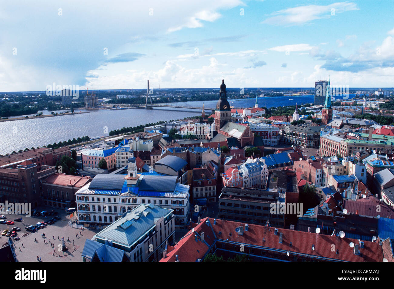 Blick auf die Altstadt und die Daugava aus St. Peter Kirche, Riga, Lettland, Baltikum, Europa Stockfoto