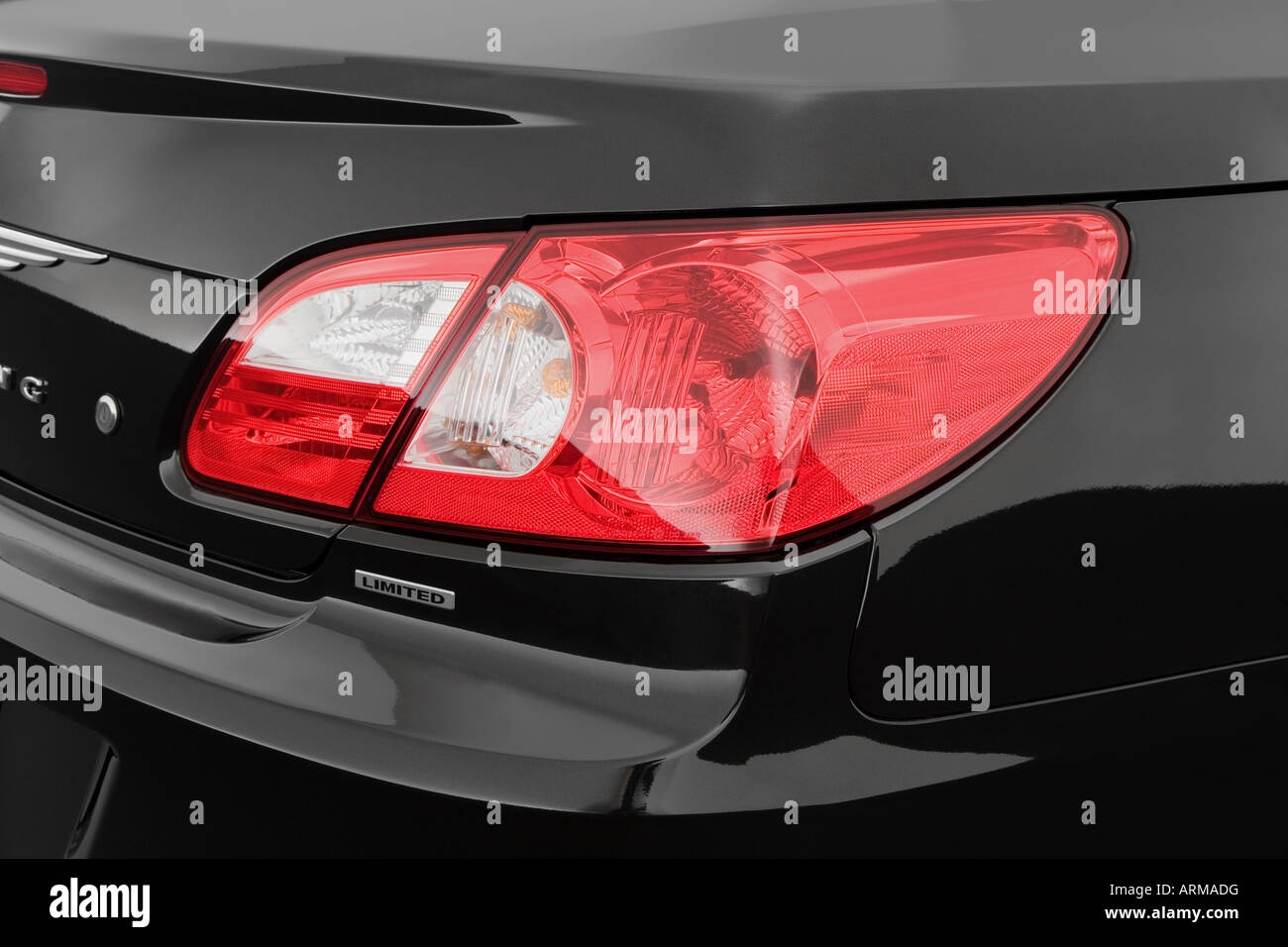 2008 Chrysler Sebring Limited in schwarz - Rücklicht Stockfoto