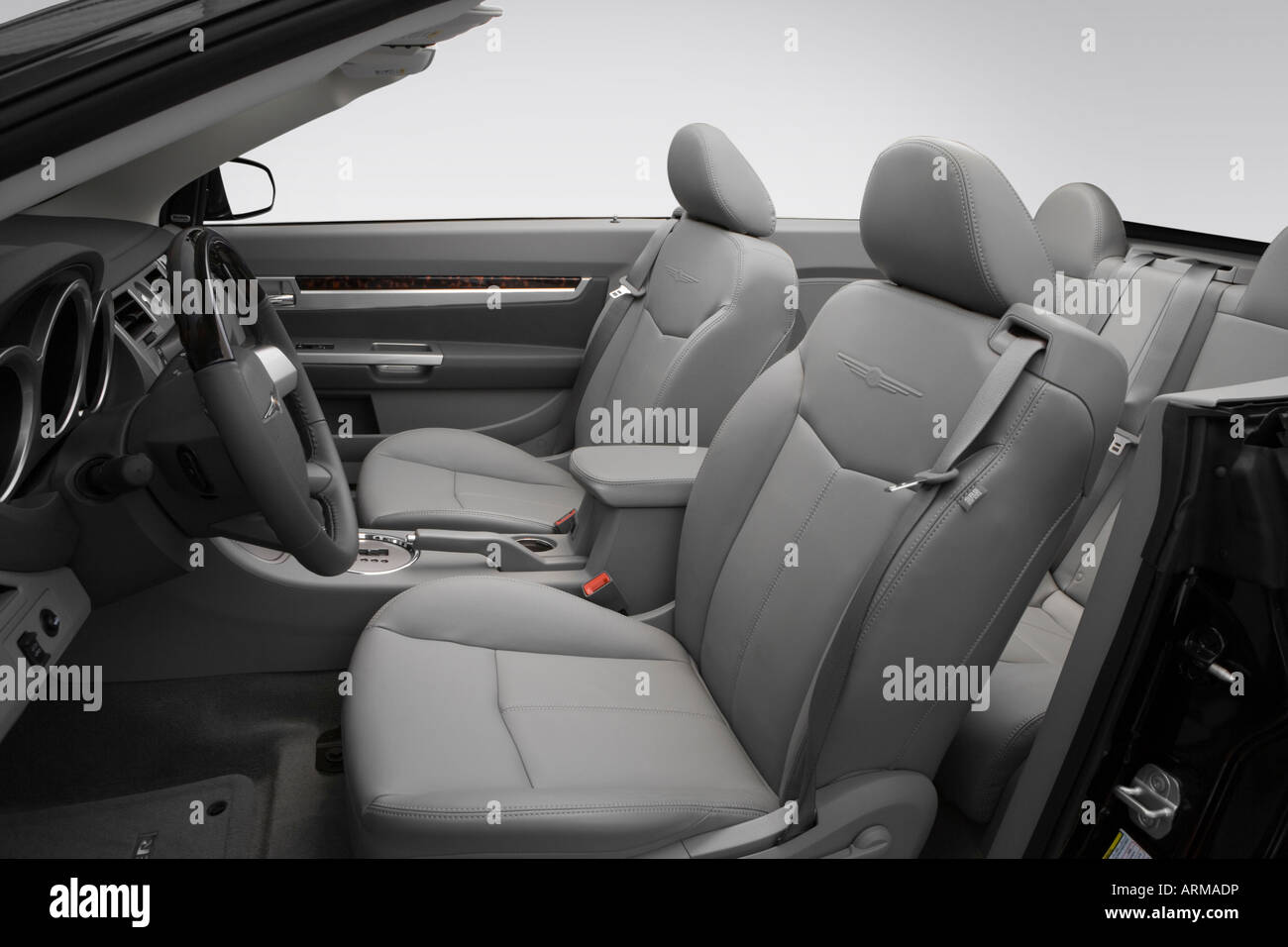 2008 Chrysler Sebring Limited in schwarz - Front-Sitze Stockfoto