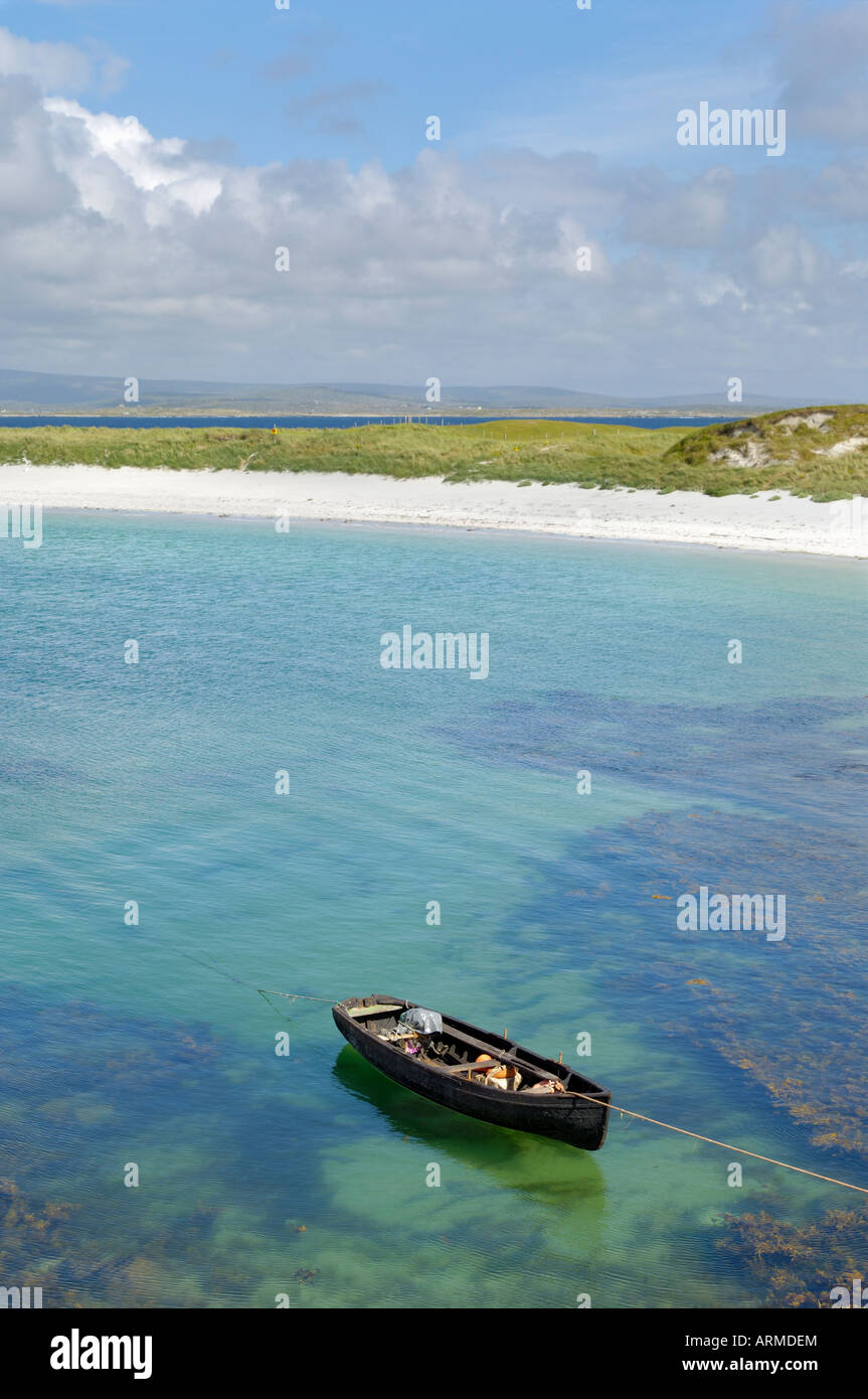 Angelboot/Fischerboot bei Hunden Bay, Connemara, County Galway, Connacht, Republik Irland (Eire), Europa Stockfoto