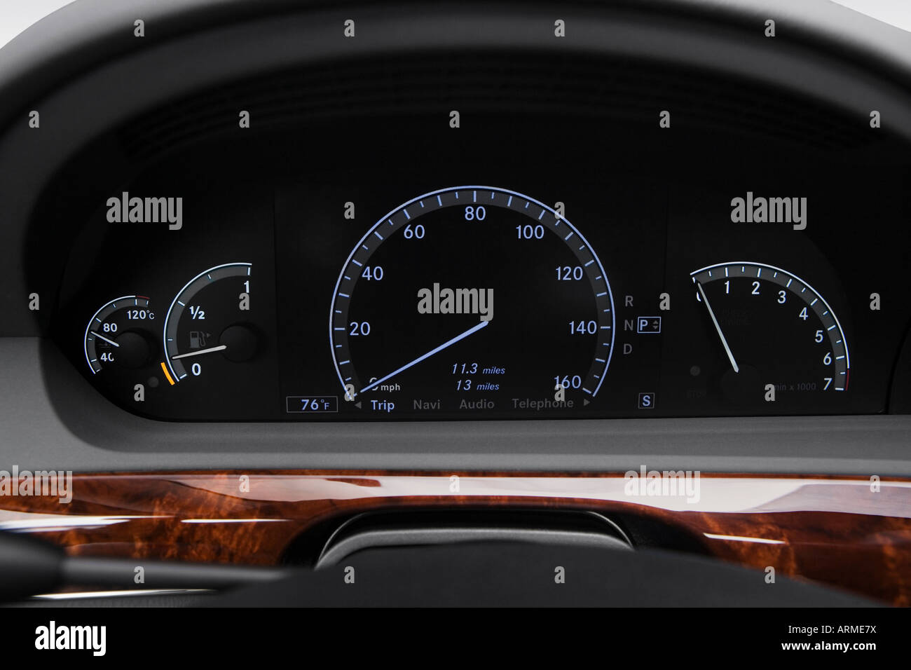 08 Mercedes Benz S Klasse S550 In Silber Tacho Drehzahlmesser Stockfotografie Alamy