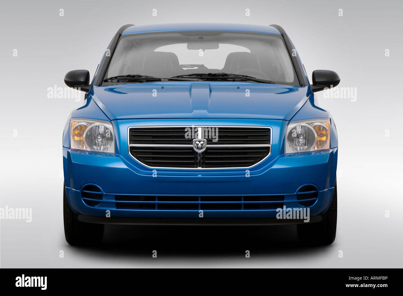 2008 Dodge Caliber SXT in blau - Low/Wide Front Stockfotografie - Alamy