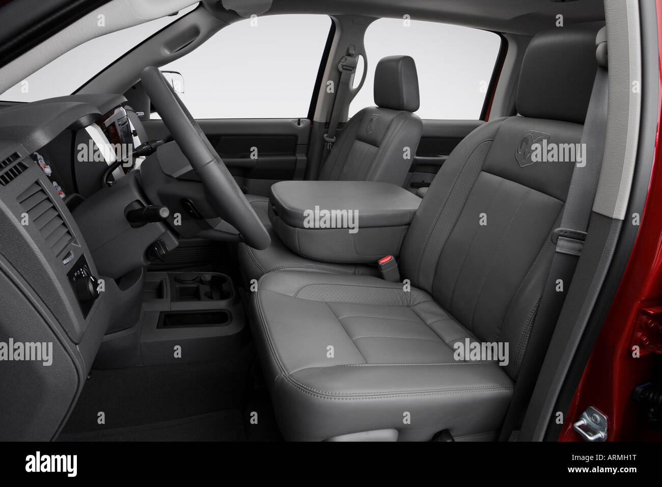 2008 Dodge Ram 2500 Laramie In Rot Front Sitze Stockfoto