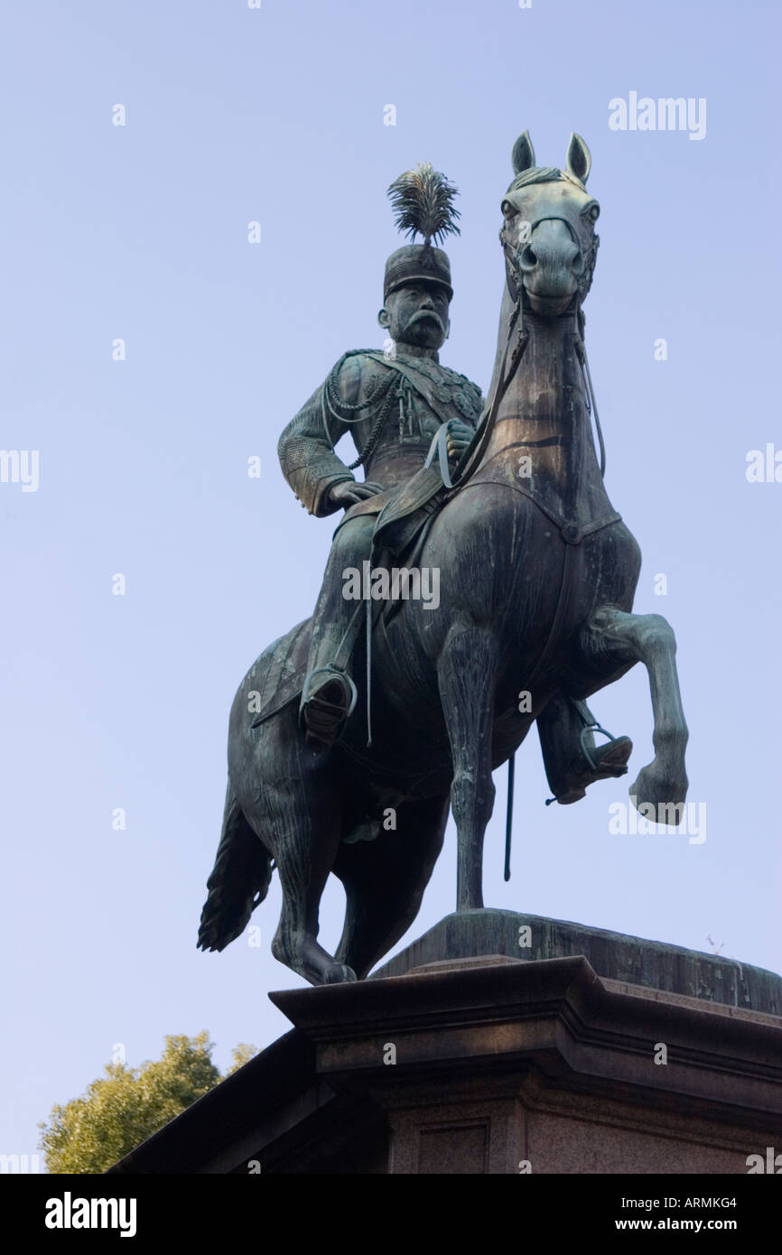 Bronze-Statue von Prinz Komatsu kein Miya Akihito in Ueno Park Taito Ward Tokio Japan Stockfoto