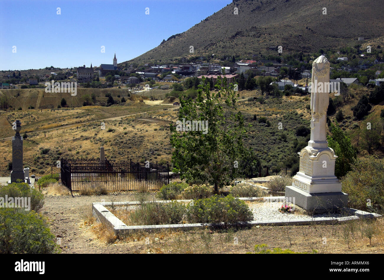 Blick vom Friedhof aus der berühmten Silber und Goldgräberstadt Virginia City Nevada USA Stockfoto