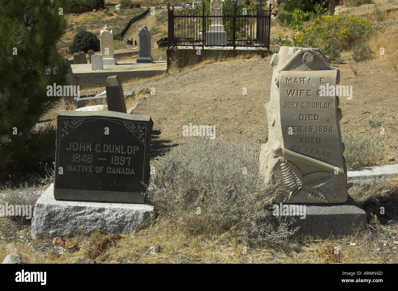 Grabsteine auf dem Friedhof des berühmten Goldgräberstadt Virginia City Nevada USA Stockfoto