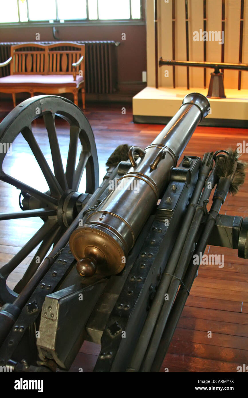 Messing antik militärischer Kanone in einem Museum in der Schweiz Stockfoto