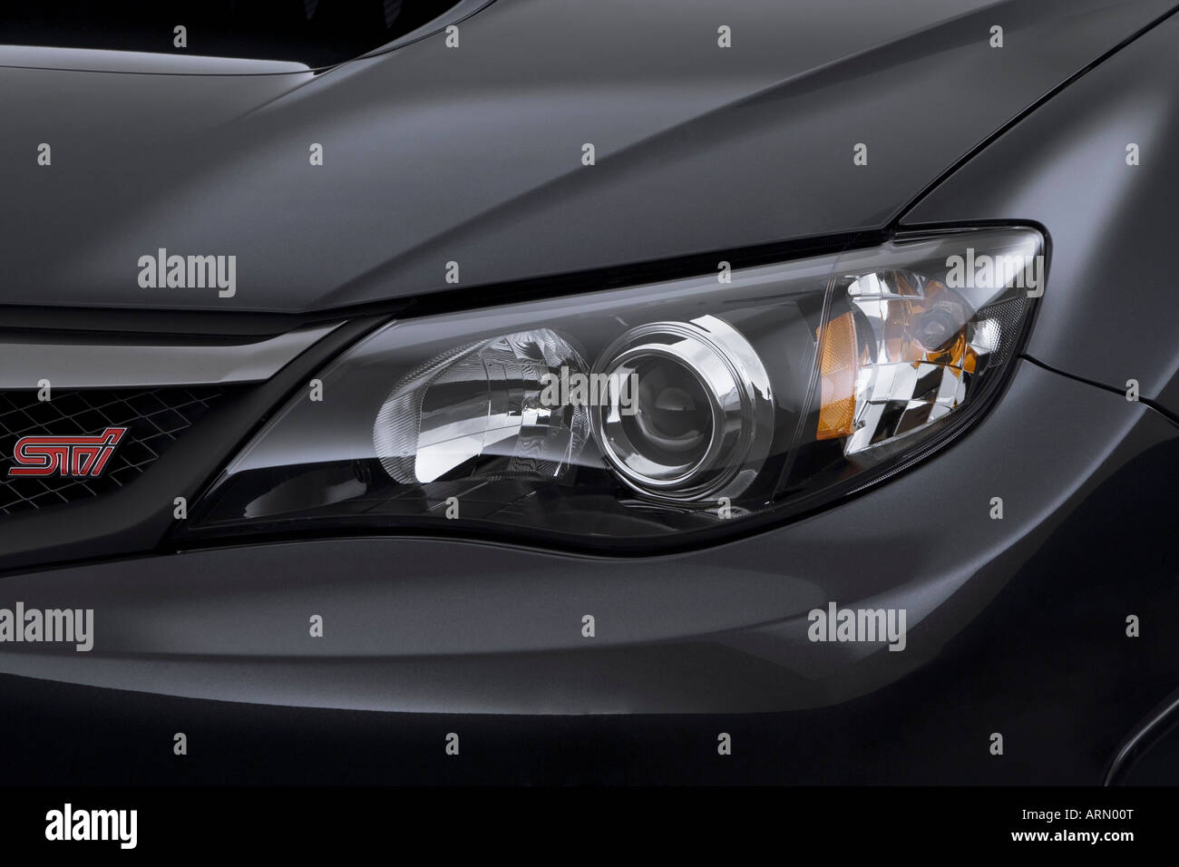 2008-Subaru Impreza WRX STi in grau - Scheinwerfer Stockfotografie - Alamy
