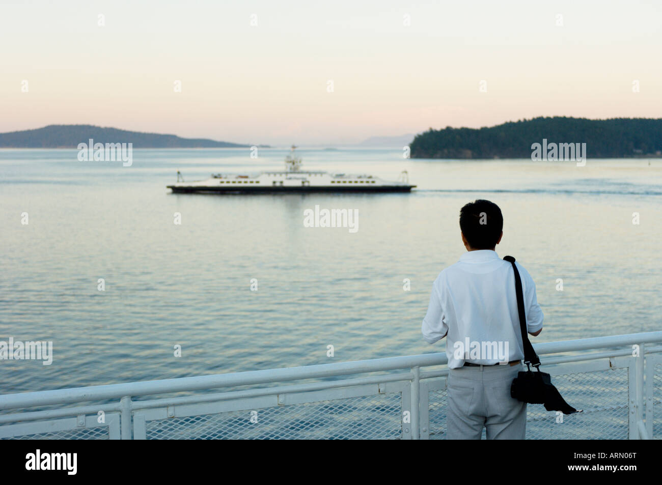 Blick vom Deck der BC-Fähre, Pkw Uhren kleiner Golf-Island-Fähre in der Nähe von Sidney, Vancouver Island, Britsh Columbia, Kanada. Stockfoto