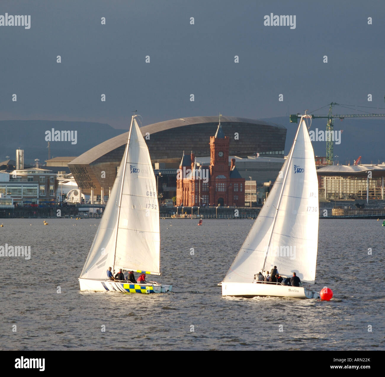 Segel Yachten Cardiff Bay Waterfront Stockfoto