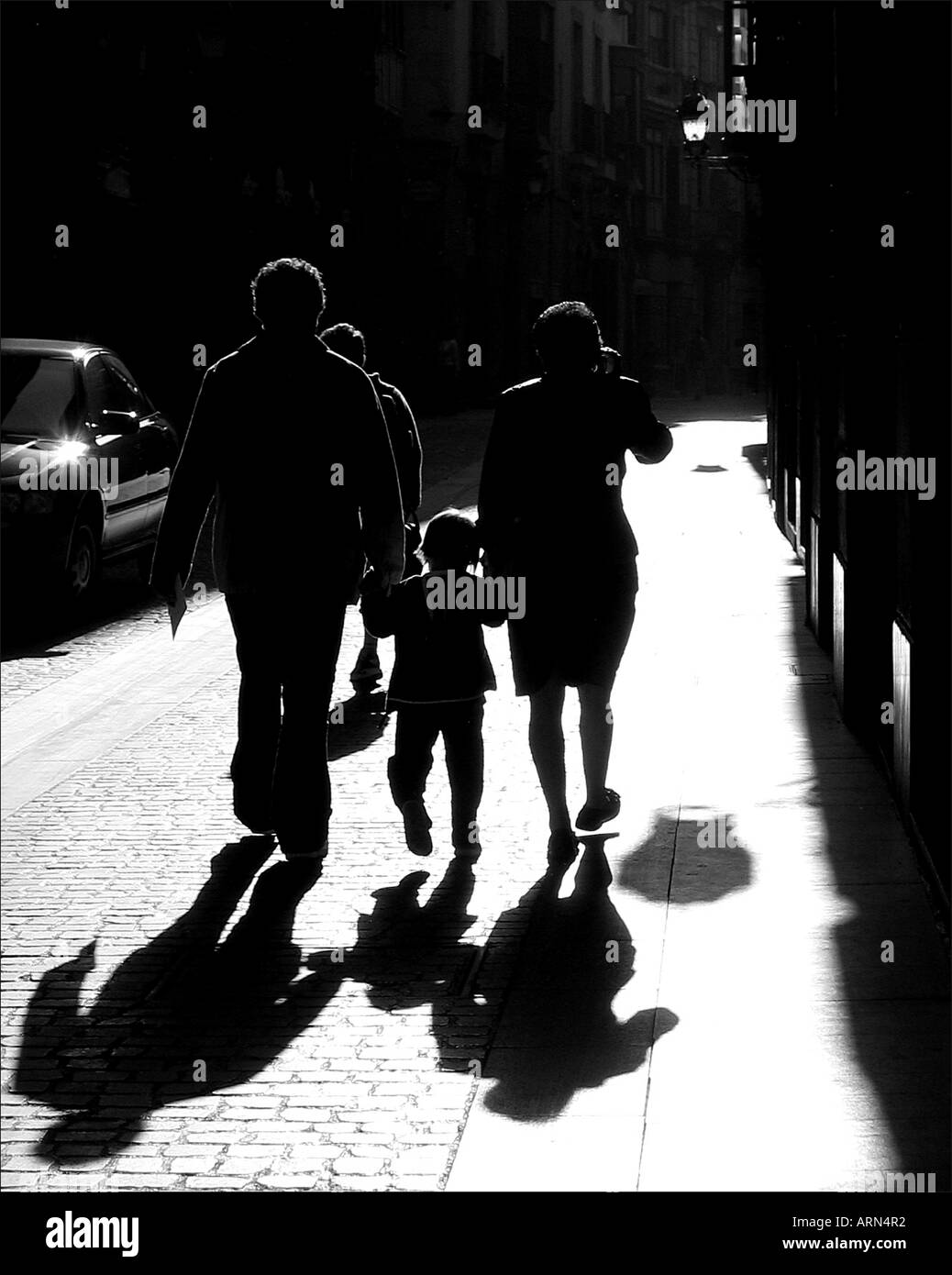 Silhouette Bild der Familie in Bilbao, Spanien Stockfoto