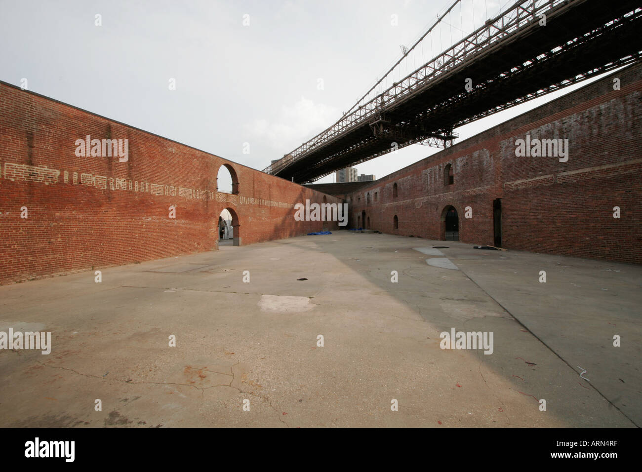 Unter der Brooklynbridge in Brooklyn Stockfoto