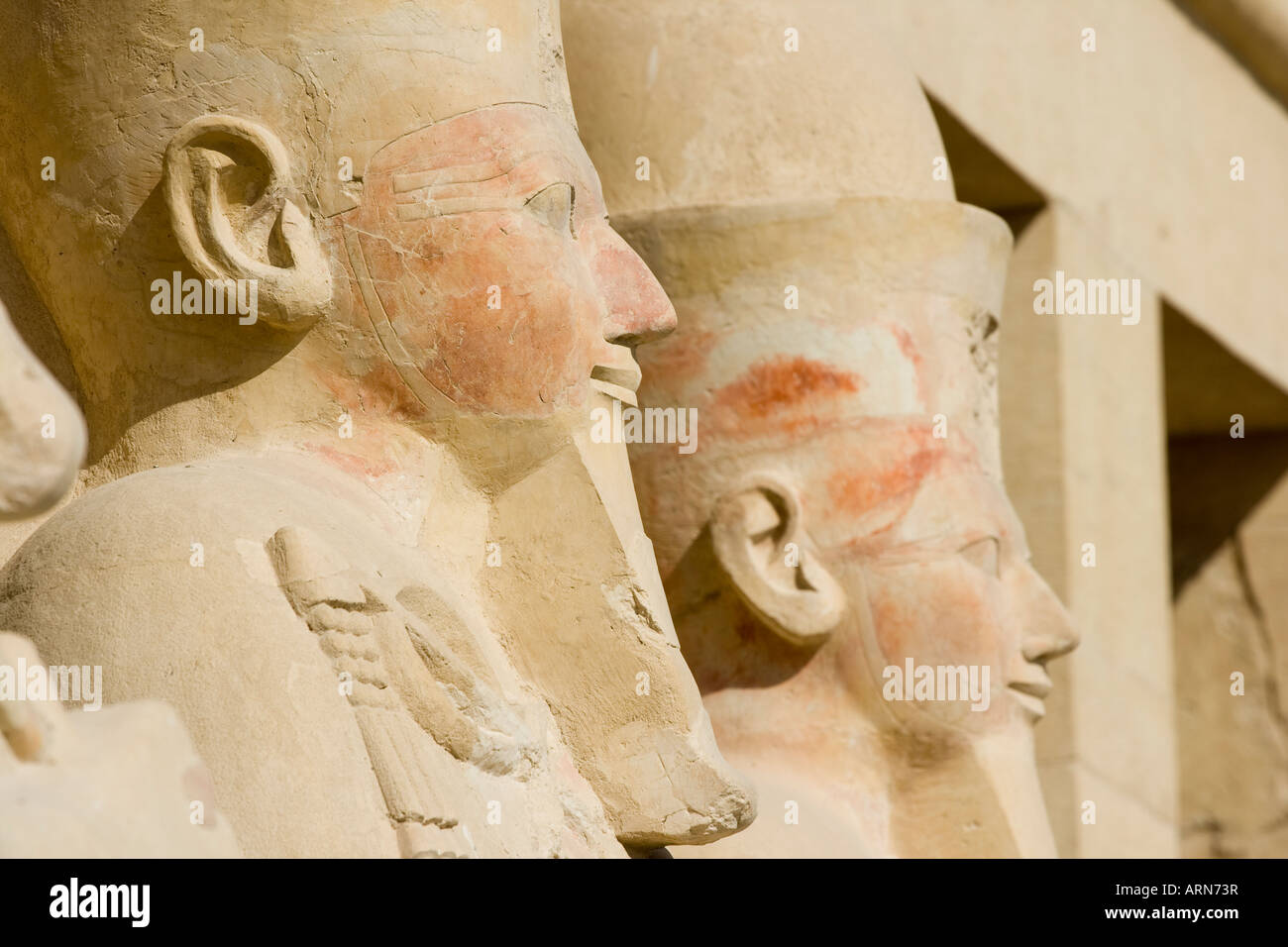 Statue von Osiris zweite Kolonnade Tempel der Hatschepsut Westjordanland Luxor Niltal Ägyptens Stockfoto